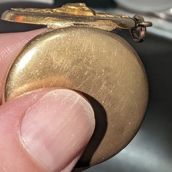 Antique S&BL Tested 18k Gold Plate Elk Floral Locket (Without Rhinestone Eye) - Picture 5 of 6